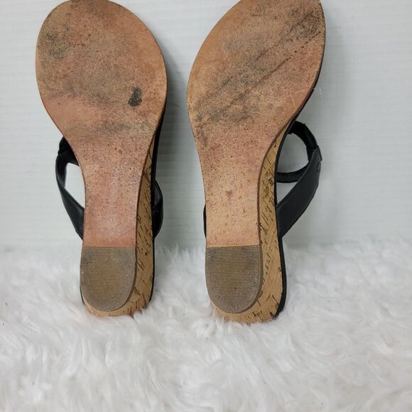 Bernardo Matrix Womens Size 8.5 Mini Wedge  Black Leather Thong Sandals - Picture 8 of 9